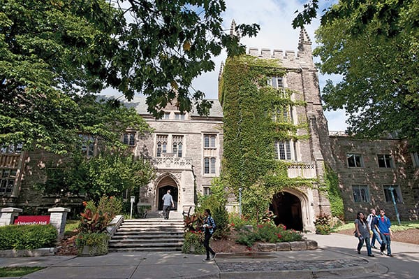 Các trường đại học nổi tiếng ở Canada luôn thu hút đông sinh viên theo học